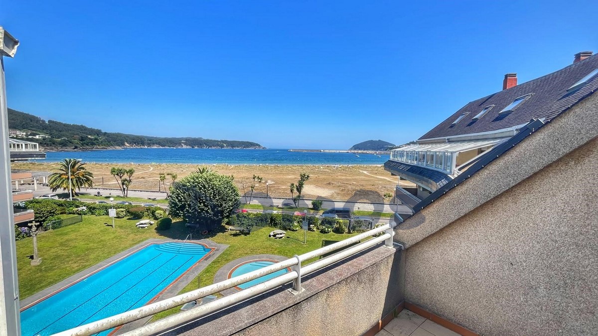 Piso en venta en primera línea de playa en Viveiro, Lugo.