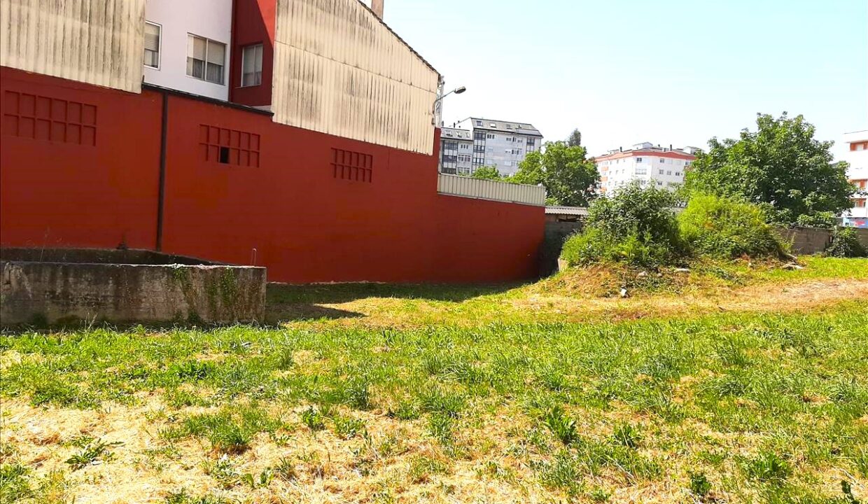 Parcela en venta en Lugo, esquina Av. Coruña (2)